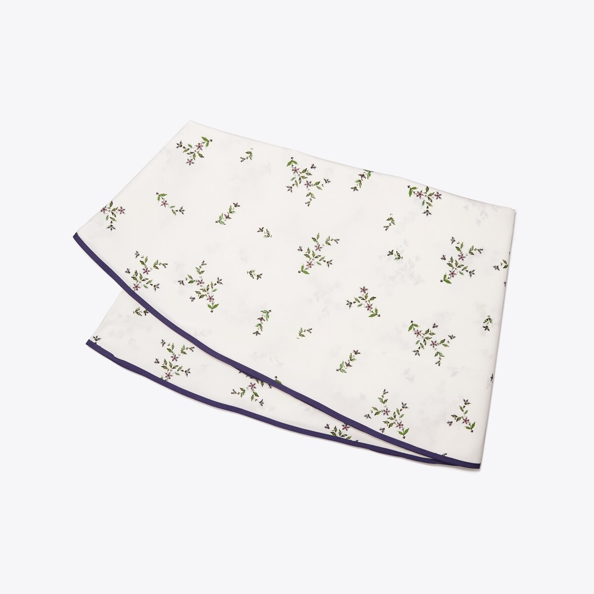 jolie-fleur-round-tablecloth-10822-front.TB_89502_104_SLFRO.pdp-1200x1200-1